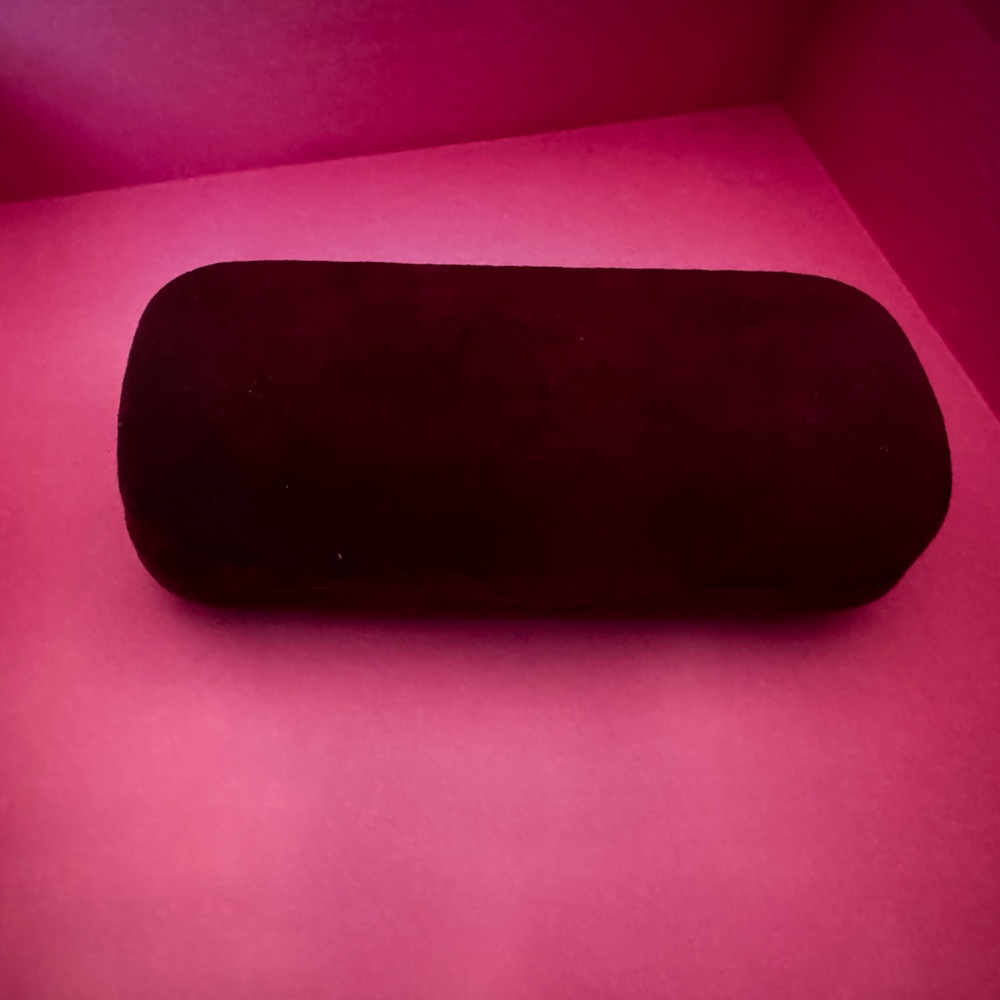 GUCCI Elegant red apple  Velvet sunglasses case